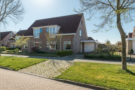 Pompebled 11 Lippenhuizen
