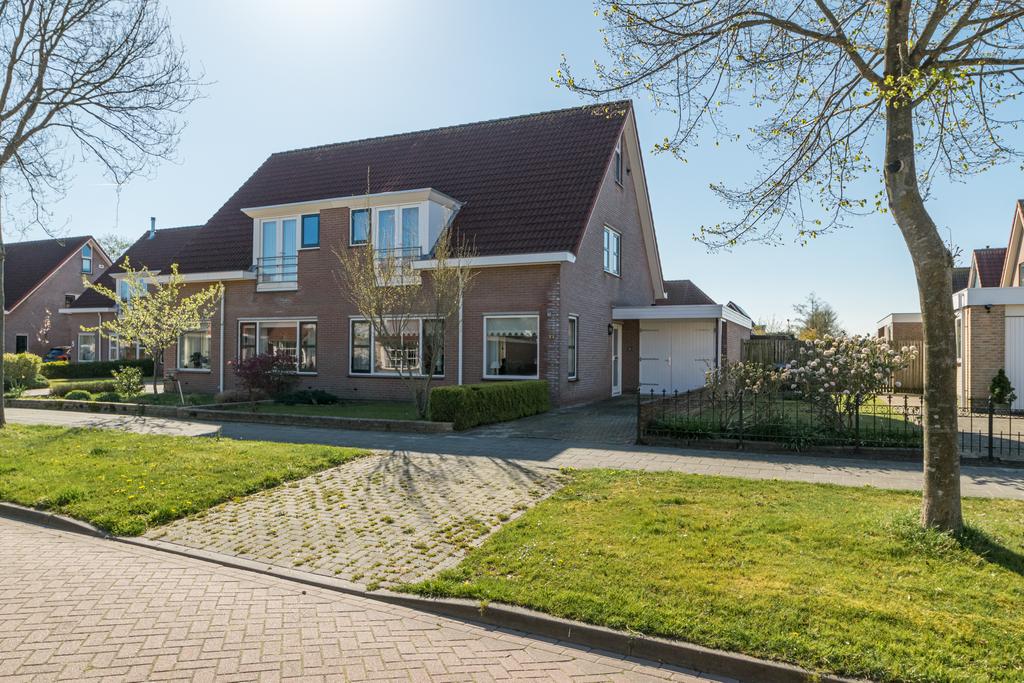 Pompebled 11 Lippenhuizen